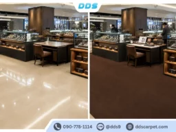 ม้วนพรมอัดเรียบสีน้ำตาลอ่อนคาราเมล เนื้อแน่นเนียนสวย เหมาะสำหรับปูพื้นจัดงาน