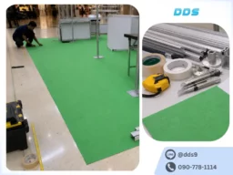 ภาพหน้างานติดตั้งพรมสีเขียวสดใส พร้อมอุปกรณ์วัดและตัดแต่งขอบพรมเรียบร้อย